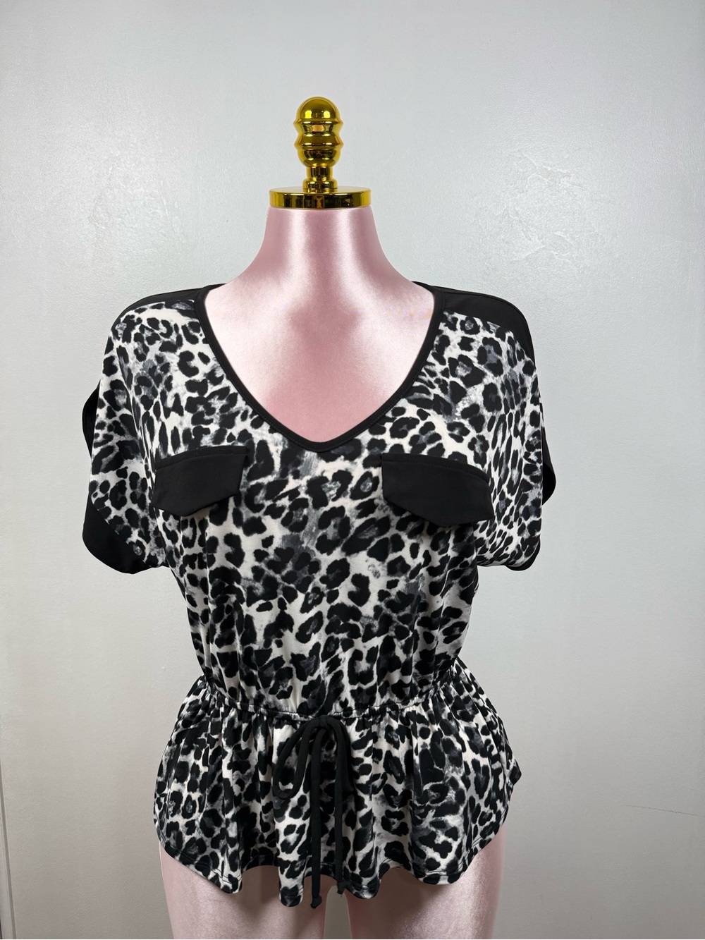 Ember Leopard Print Peplum Top Women Black White V Neck Size Large